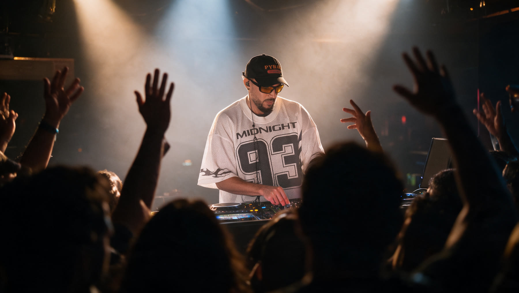 Rafael De Agua: Hands up on the floor